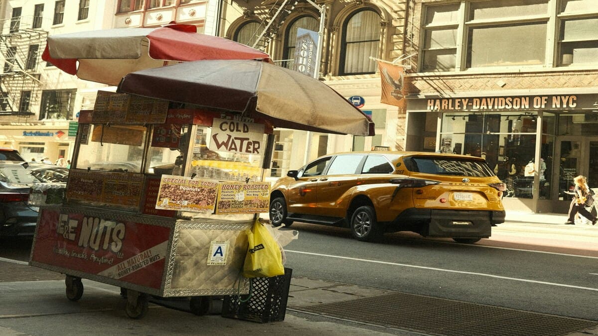 【NY留学の現実】英語力ゼロで渡米した私のご飯が「スニッカーズ」だけになった理由